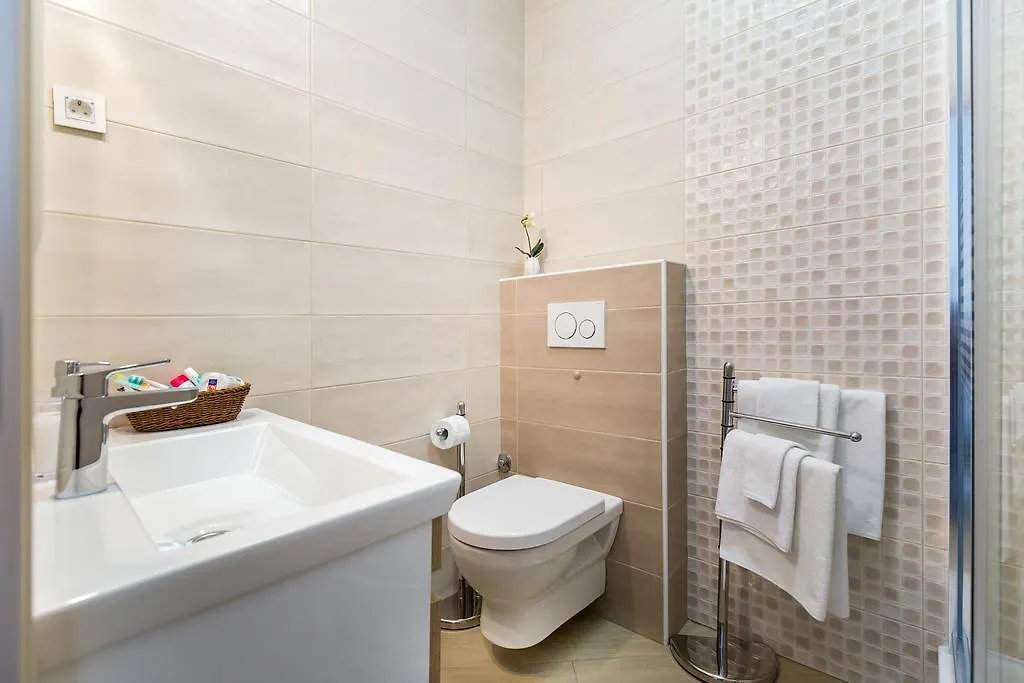 Central Boutique Apartments With Balconies, In Walking Distance To The Sea Croatia