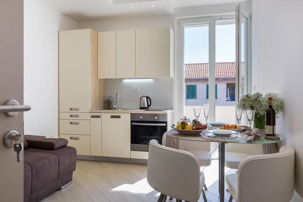 Central Boutique Apartments With Balconies, In Walking Distance To The Sea