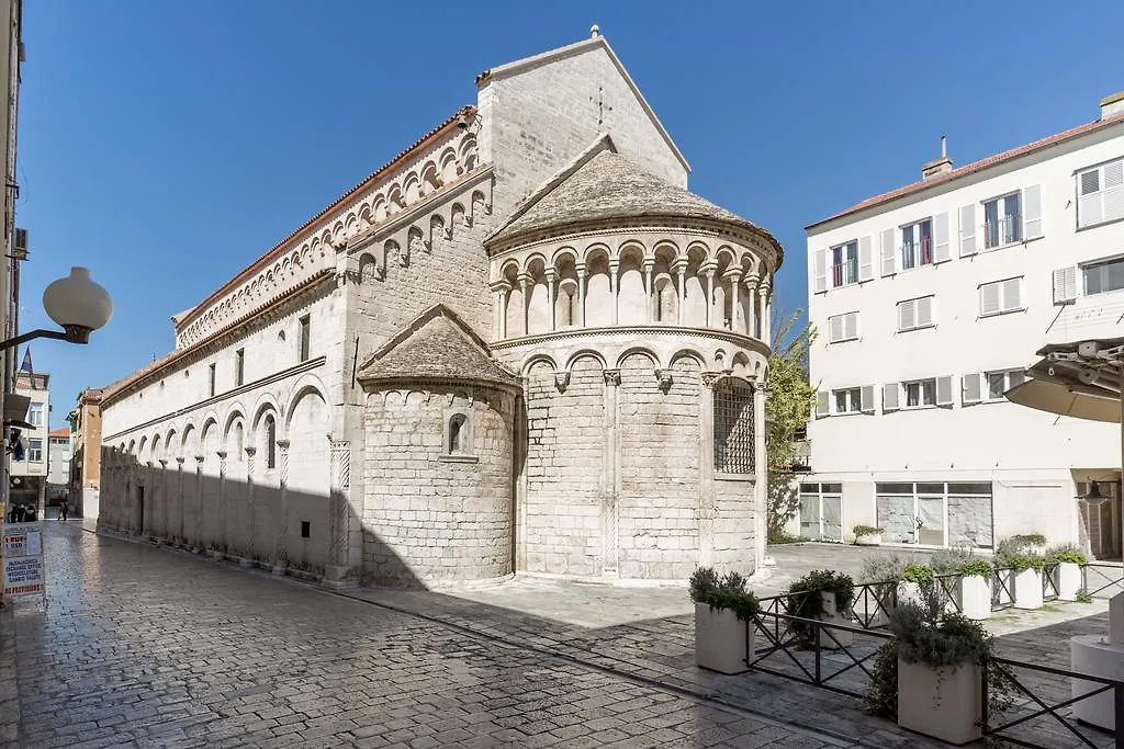 Central Boutique Apartments With Balconies, In Walking Distance To The Sea