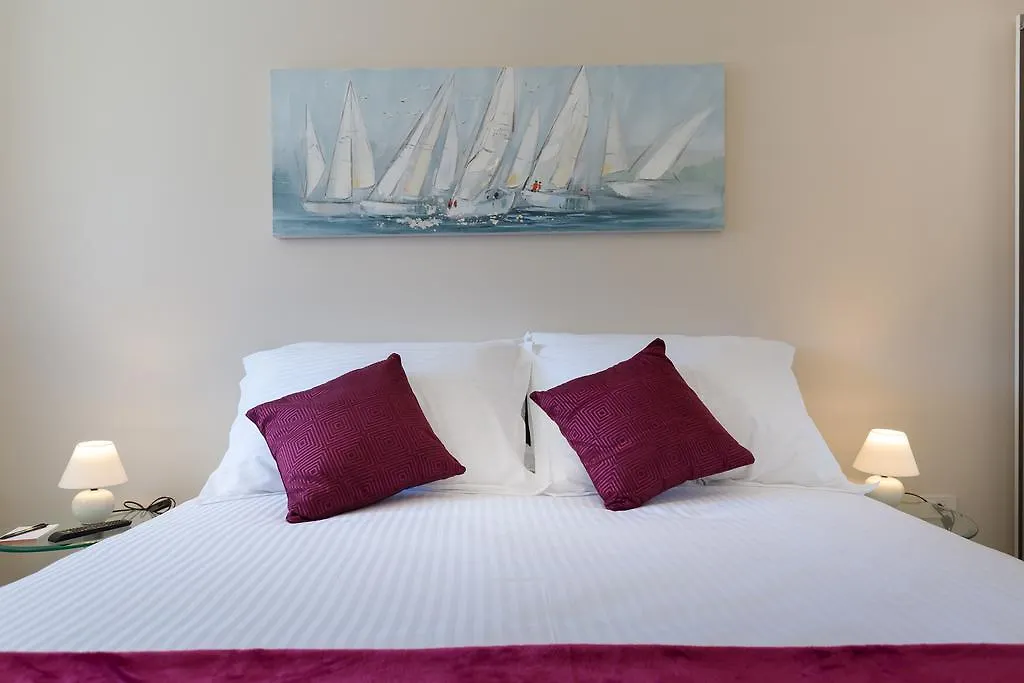 Central Boutique Apartments With Balconies, In Walking Distance To The Sea