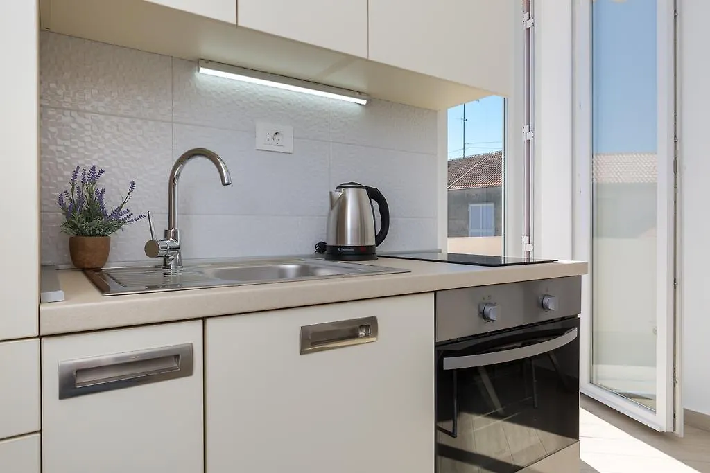 Central Boutique Apartments With Balconies, In Walking Distance To The Sea